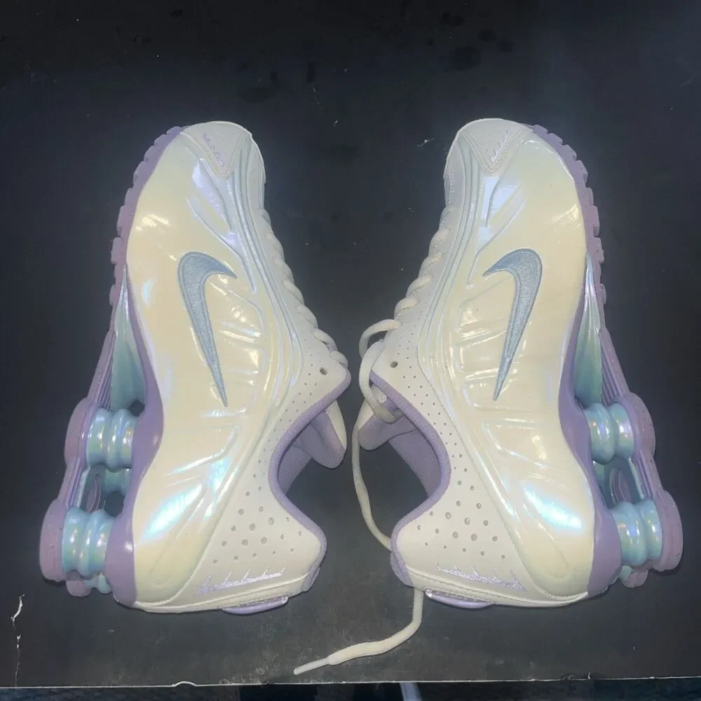Ih4050-001 Nike Shox R4 Soft Pearl Hydrangeas Size 6.5
